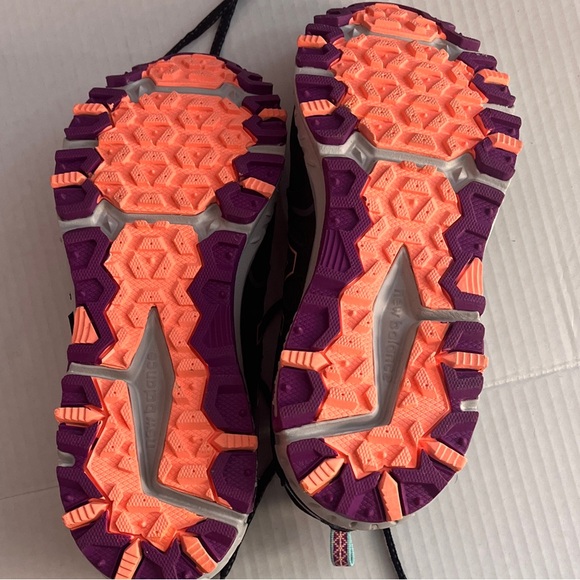 New Balance Women's Black and Purple Athletic Shoes - Picture 5 of 7